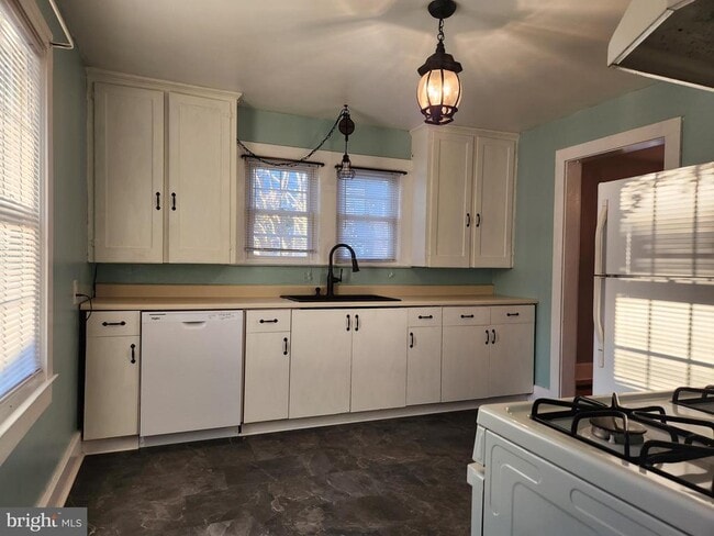 Photo - 114 N Pine St