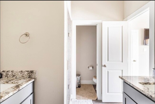 Building Photo - 1740 Cove Cres Ct