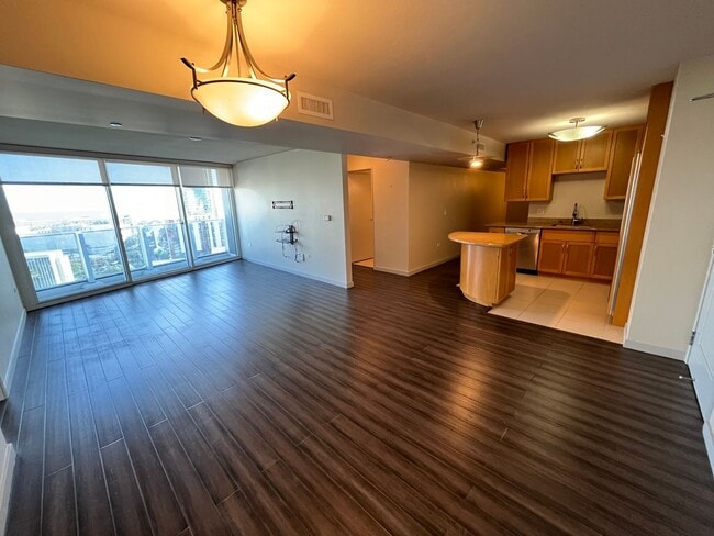 Photo - Moana Pacific (Honolulu/Ala Moana) 2 bedroom + den with central AC and 2 covered parking Unit 2004E