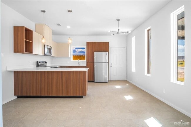 409 N Onyx Ave Unit 1