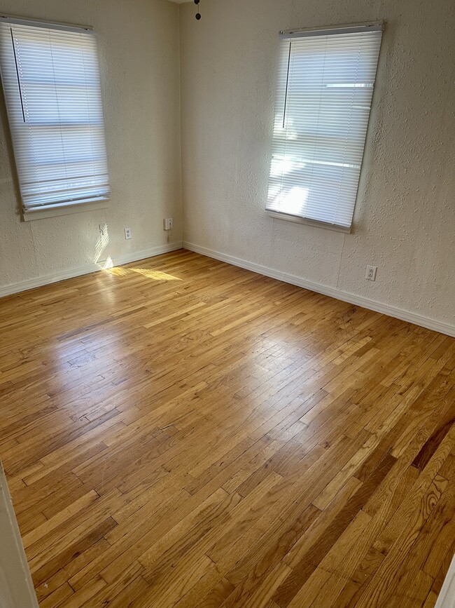 Photo - 736 W Grover St