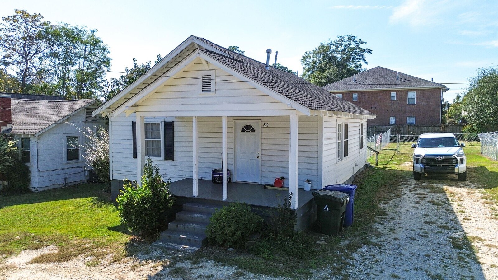 Photo - 229 Cook St