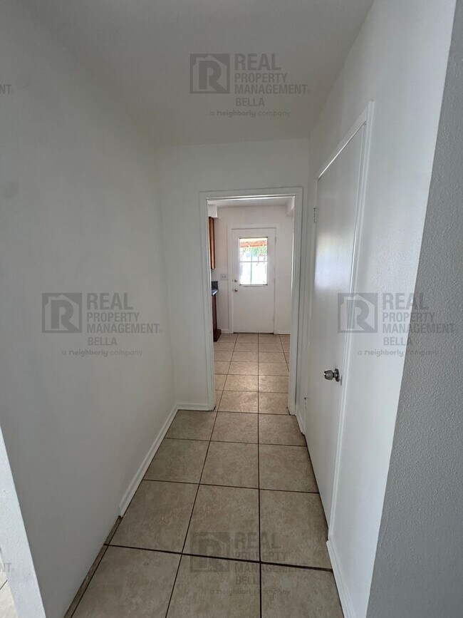 41987/41989 Briarwood Ave.
