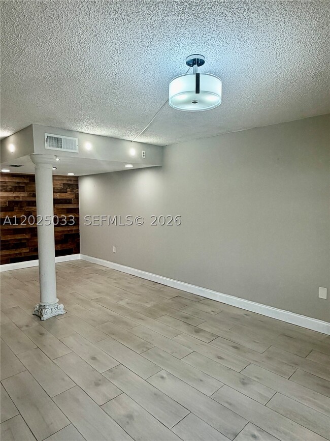 Photo - 1705 W 57th St