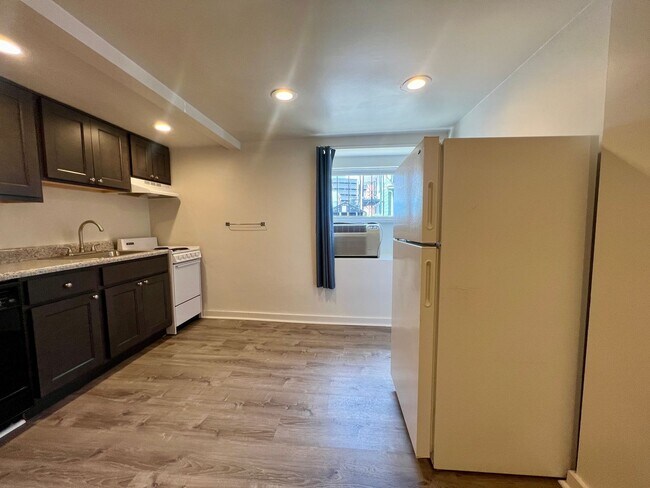 Photo - Spacious 2 Bedroom in Oakland! Equipped Ki... Unit 1F