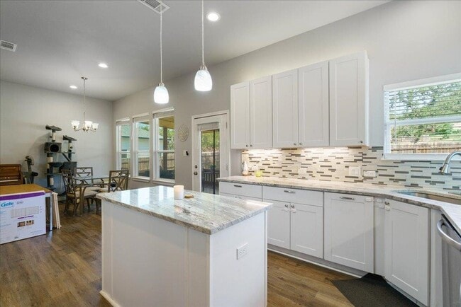Photo - 306 Songwood Dr
