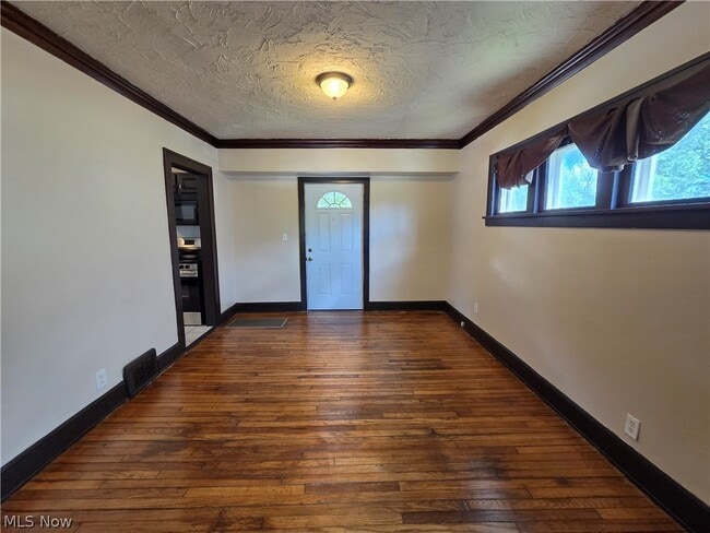 Photo - 5223 Paine Ave
