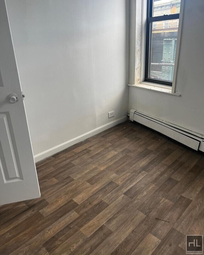 Photo - JAMAICA AVENUE Unit 1