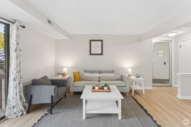 1BR, 1BA - 680SF - Living Room - Brookside Commons
