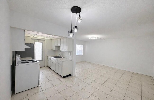 Photo - 1855 Plunkett St