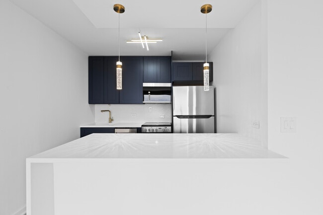 Building Photo - 4343 N Clarendon Ave Unit 2507 Rental