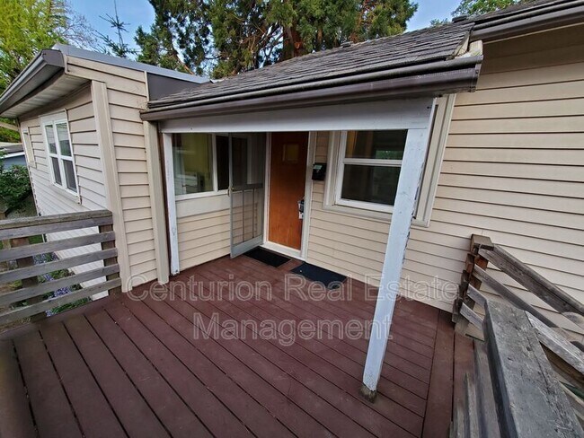 Photo - 1932 Chemeketa St NE