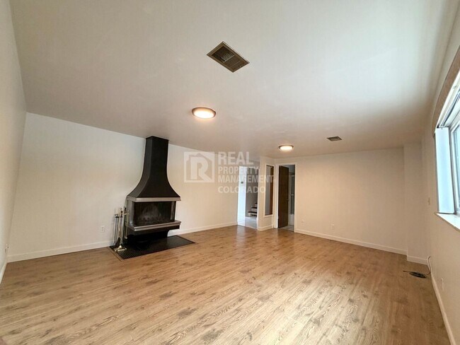 511 E Panama Dr