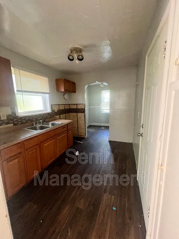 Photo - 4627 Bedford St