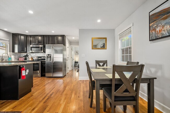 Photo - Beautiful 4 Bedroom in Short North