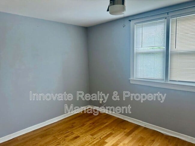 Photo - 3726 Richmond St