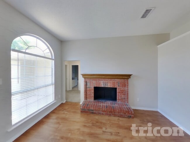 Photo - 8021 Ashridge Rd