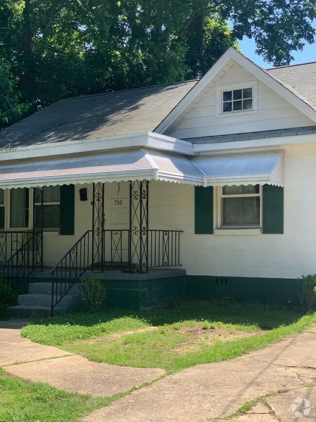 Building Photo - 4 bedroom single-family house near Cameron...