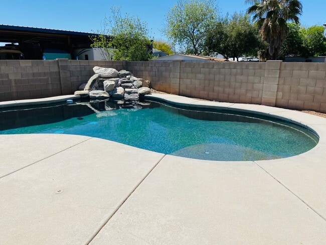 Photo - 5 bedroom 3 bath Remolded home Ready to mo...