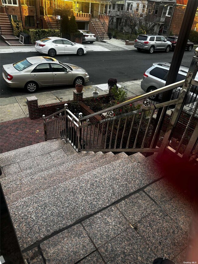 Photo - 2674 Hubbard St