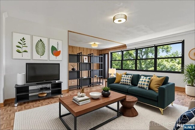 Building Photo - 2352 Linwood Ave Unit #4D