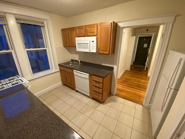 Photo - 8 Barrows St