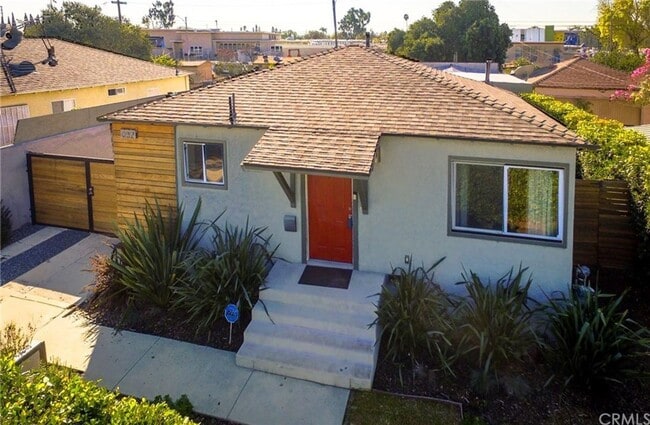 Photo - GORGEOUS 3 BED 2 BATH HOME IN BIXBY KNOLLS...  LARGE YARD, AND CHILLY A/C