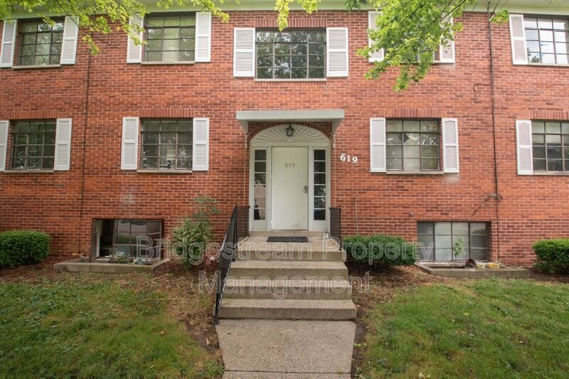 Photo - 619 Gainsborough Rd