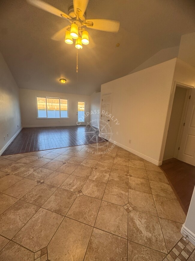 Photo - 185 Crystal Bay Dr