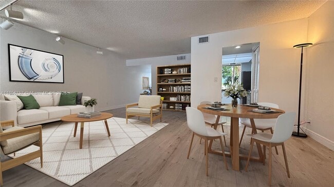Building Photo - 3309 Bridgewood Dr Unit 3309 Rental