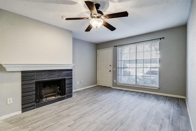 Building Photo - 1880 White Oak Dr Unit 177