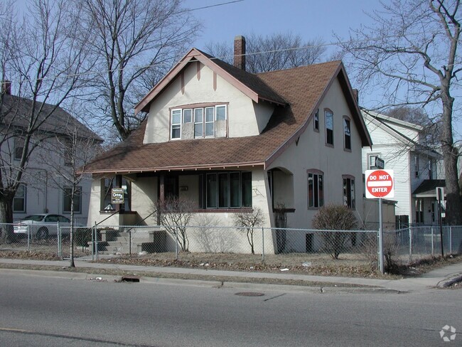 Building Photo - 925 Eastern Ave SE Rental