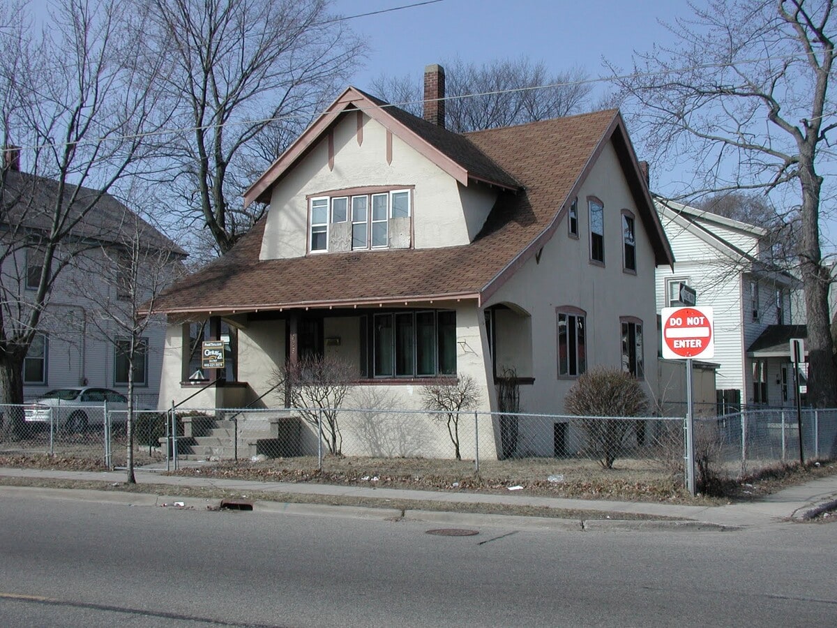 Photo - 925 Eastern Ave SE House