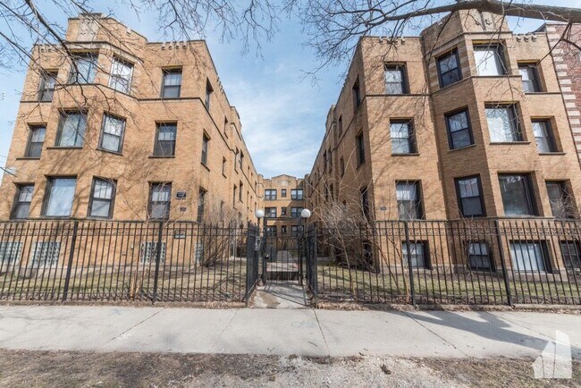 Photo - 5945 N Paulina St