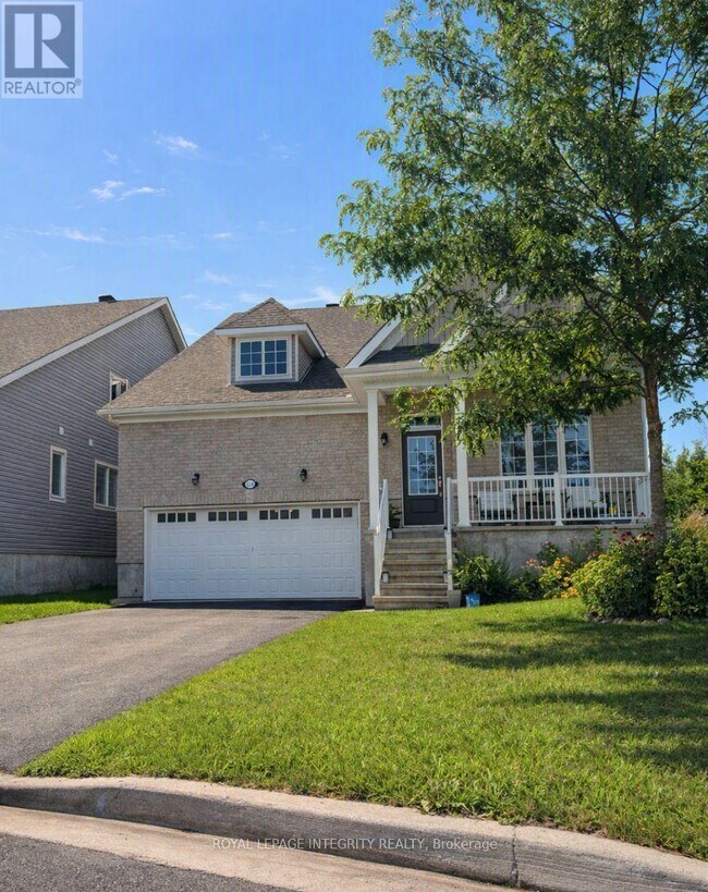 Photo - 3230 Harvester Cres