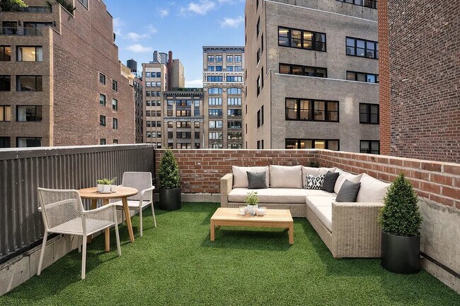 Building Photo - 20 E 13th St