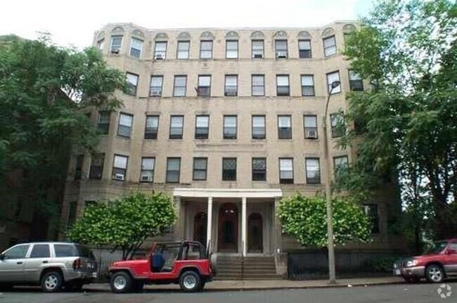 Building Photo - 164 Strathmore Rd Unit 1 Rental