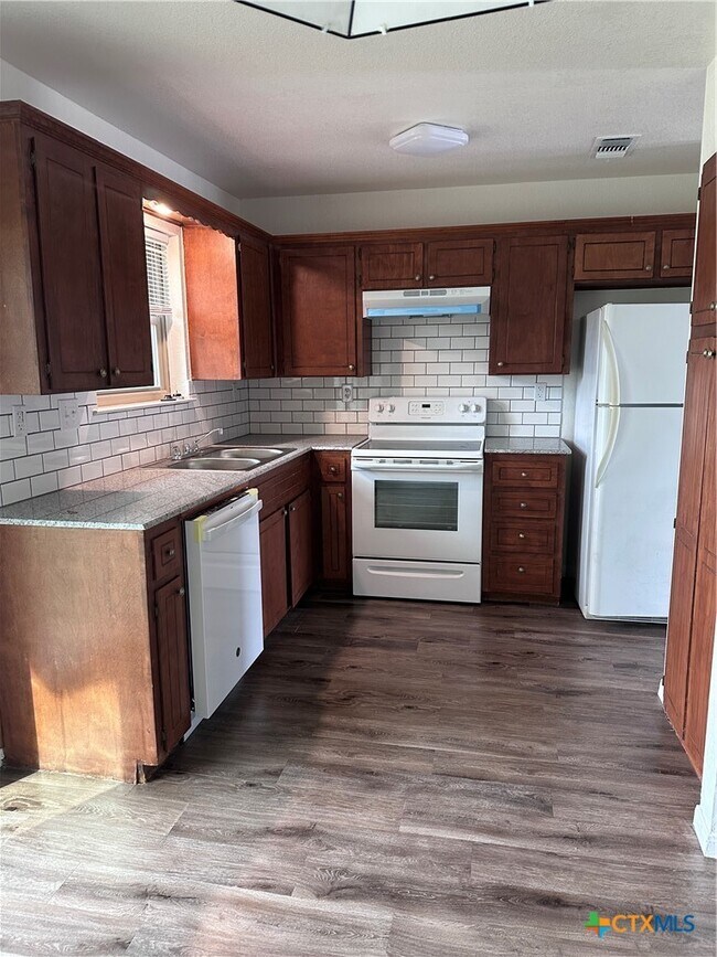 Photo - 1417 Janet Ln