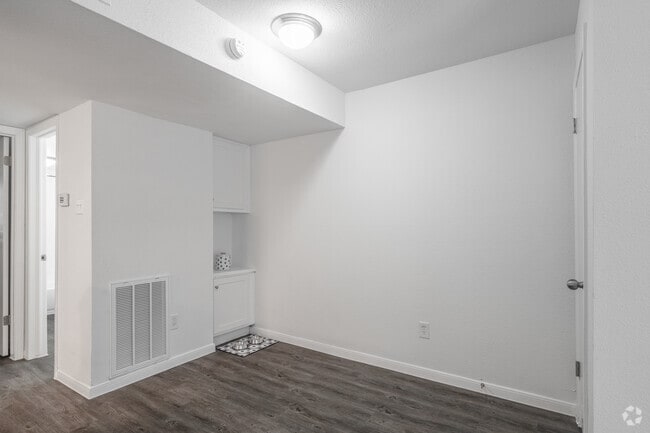 1BR, 1BA - 547SF