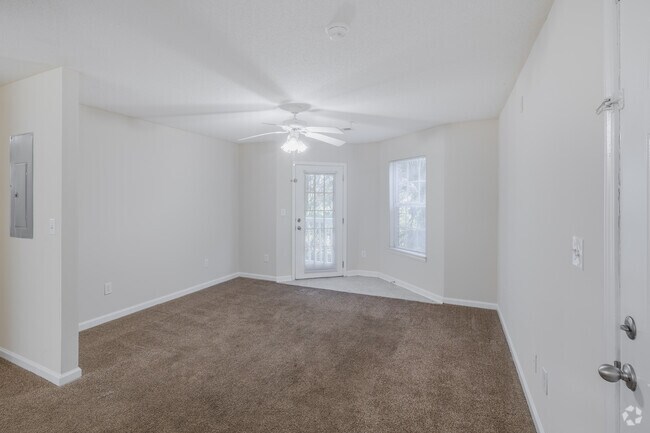 2BR, 2BA - 926SF - Living Room - Appian Way