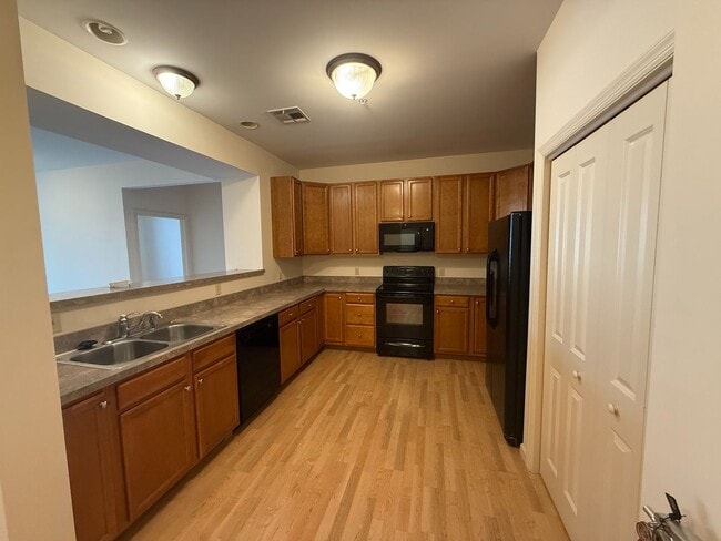 Photo - 2-Bedroom Townhome for professionals - The...