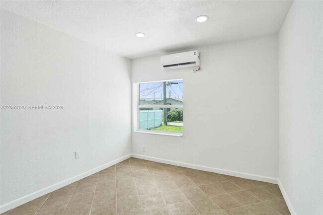 Photo - 2120-2122-2122 Thomas St