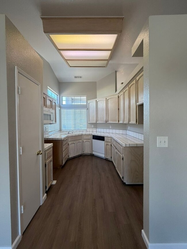 Photo - 945 La Dawna St