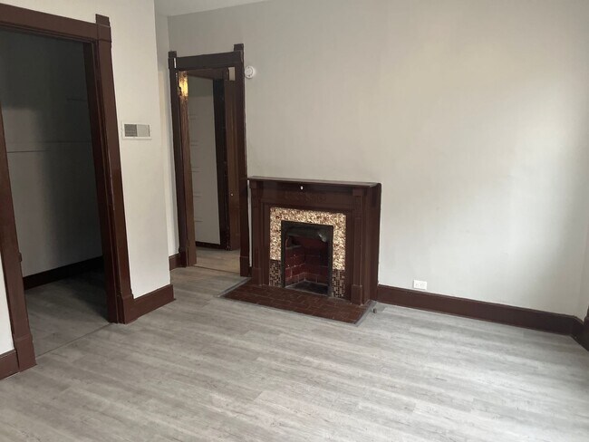 Photo - 318 S Green St Unit 4