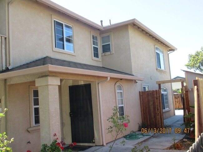 Building Photo - 2340 Bailey Ave