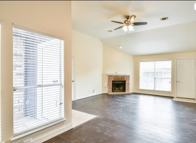 Photo - 6325 Southwood Ct N