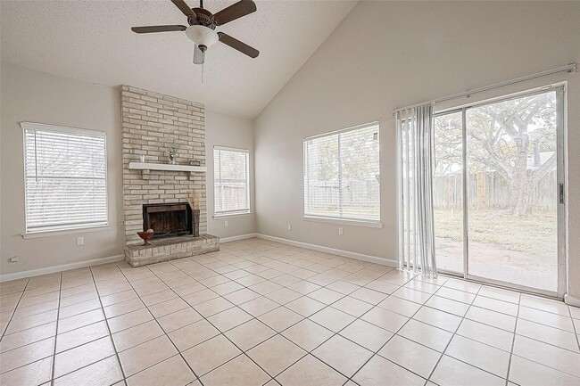 7415 Colima Dr
