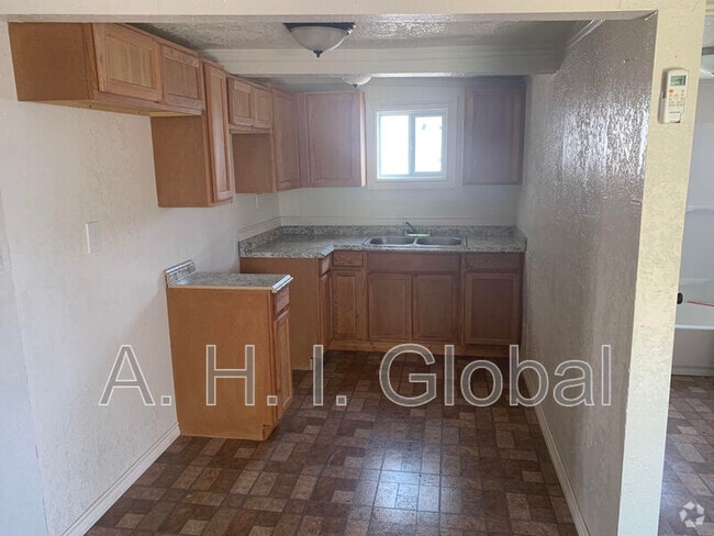 Building Photo - 2103 S Monroe St Rental