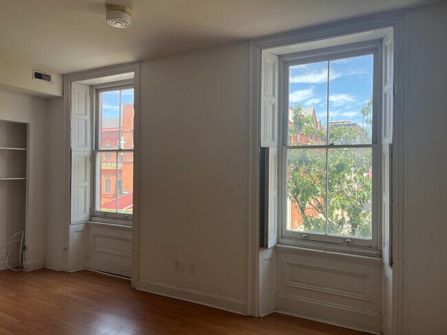 Photo - 4056 Chestnut St