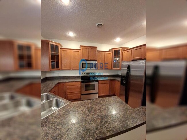 Photo - Warm and inviting Woodbury Townhouse! 3 br...